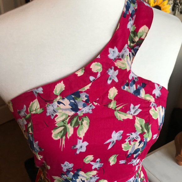 Beautiful Lined Floral Dress - Picture 3 of 7